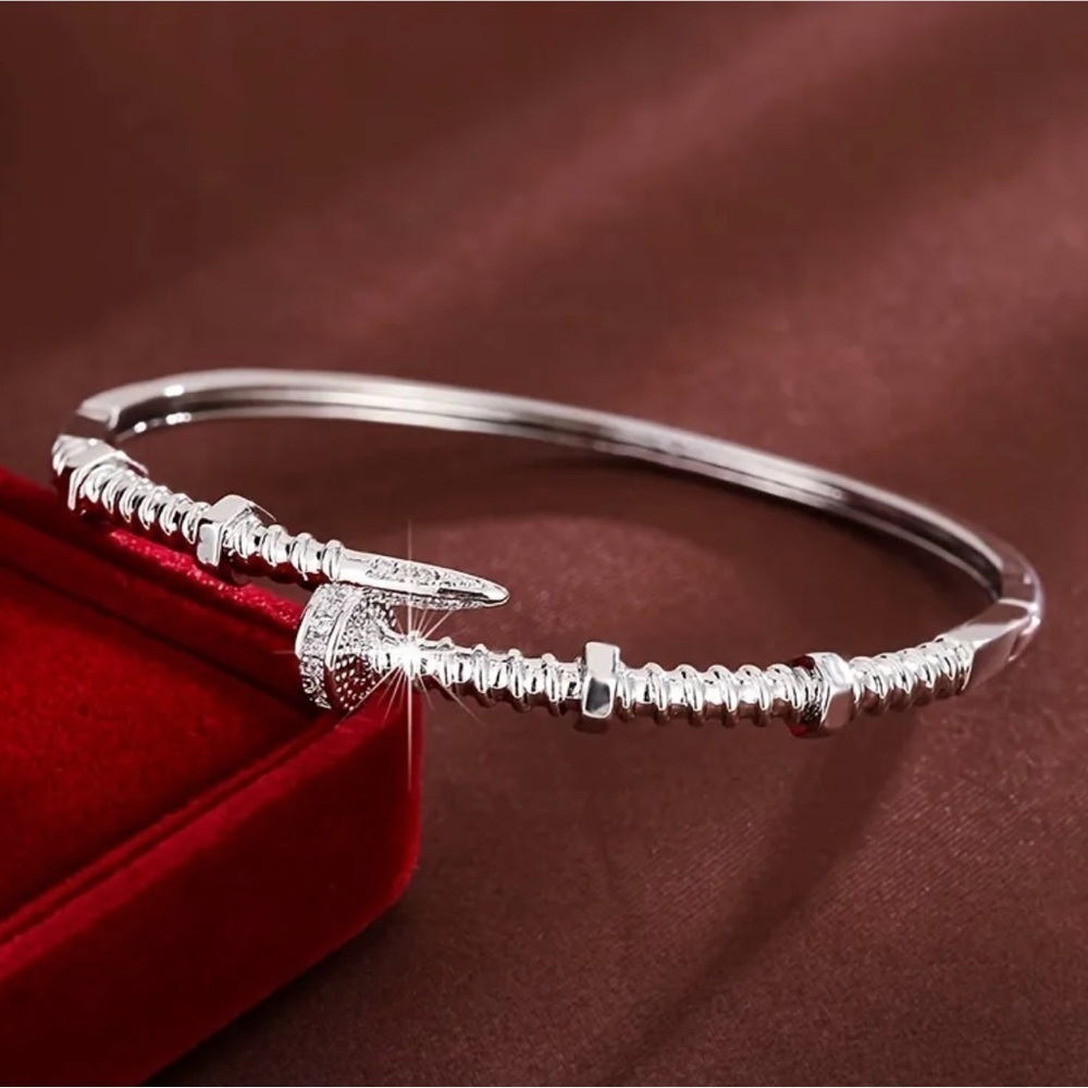 NEW! Elegant Silver Nail Design Bracelet. Bangle bracelet A8-252